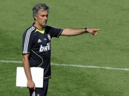 Jose Mourinho buscará contratar a un nuevo jugador más para la siguiente temporada. AFP  /