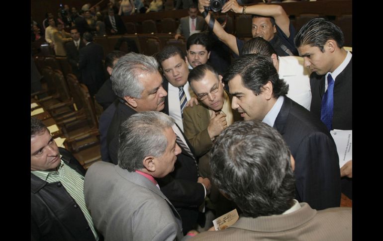 La Dirección de Asuntos Jurídicos del Congreso señala que es “irregular” el acuerdo con la empresa Consultores López Castro y Compañía.  /