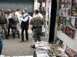 El acto de comprar una película pirata también es una de las muestras de casos de corrupción. ARCHIVO  /