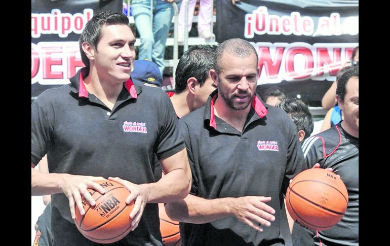 Eduardo Nájera invitó al base de Dallas, Jason Kidd, a formar parte del evento. EFE  /