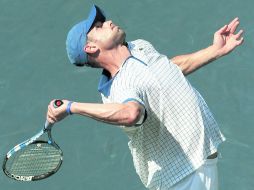 Andy Roddick empleó su cañon en el saque para vencer a Djokovic. REUTERS  /