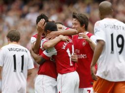 Arsenal sumó cuatro puntos para mantenerse invicto en la clasificación. AP  /