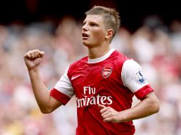 Andrey Arshavin celebra el primer gol para el Arsenal. AP  /