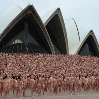 Unas 700 personas se desnudan para Spencer Tunick