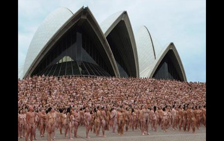 Tunick es conocido en todo el mundo por sus instantáneas de desnudos colectivos. EFE  /