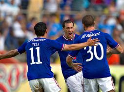 Christian Giménez (centro) se destapó con tres tantos ante Jaguares. MEXSPORT  /