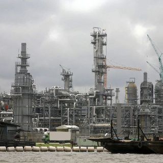 Refinadora china reporta caída utilidades en segundo trimestre