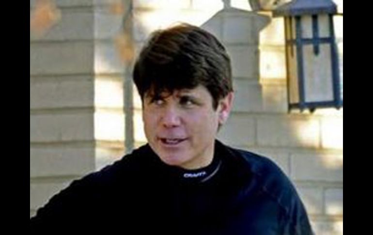 Rod Blagojevich se comparó con un superhéroe al pararse al lado de hombres disfrazados de Superman y Batman. ESPECIAL  /