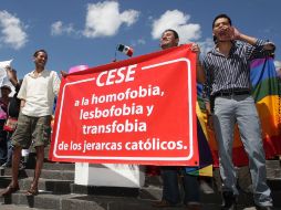 El contingente lésbico-gay expresó que no intenta poner en duda los dogmas de fe, pero pidió igualdad. A. CAMACHO  /