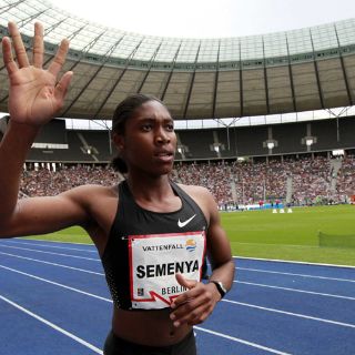 Semenya regresa y gana en Berlín