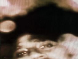 Uno de los mineros atrapados en el yacimiento de Copiapó es visto hoy gracias a una cámara de video. EFE  /