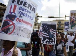 Simpatizantes de Hugo Chávez, durante una manifestación en Caracas contra el uso de bases colombianas por Estados Unidos. REUTERS  /
