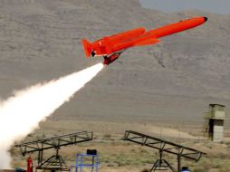 El avión teleguiado Karrar, puede transportar misiles y bombas, fue construido por la industria de defensa iraní. AP  /