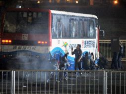 Durante casi 12 horas, un ex policía mantuvo secuestrados a 16 turistas en un autobús de pasajeros en Filipinas. AFP  /