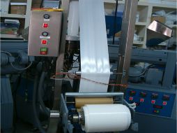 Fabricación de películas plásticas destinadas para aplicarse en leche entera en polvo. CortesíaCIAD  /