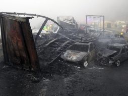 Socorristas trabajan en la zona del desastre, apoyados por más de 50 vehículos y tres helicópteros. EFE  /