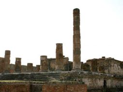 En el centro de la columna se puede apreciar la figura de Juno esposa del dios Jupiter. ESPECIAL  /