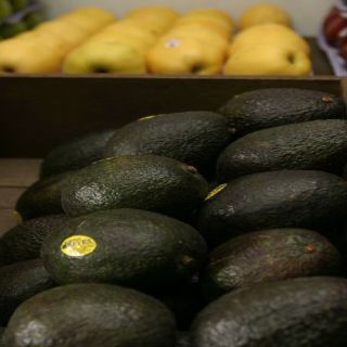 El aguacate negro seguirá caro varios meses