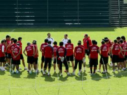 El nuevo cuerpo técnico habló con los jugadores hoy en Atlas Colomos. E. BARRERA  /