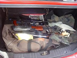 Las armas decomisadas por el Ejército fueron encontradas en la cajuela del auto del detenido. ESPECIAL  /