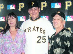 El lanzador prospecto de 16 años, Luis Heredia, ya se reportará hoy con los Piratas de Pittsburgh. ESPECIAL  /