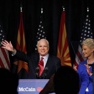 Se imponen Brewer y McCain en primarias