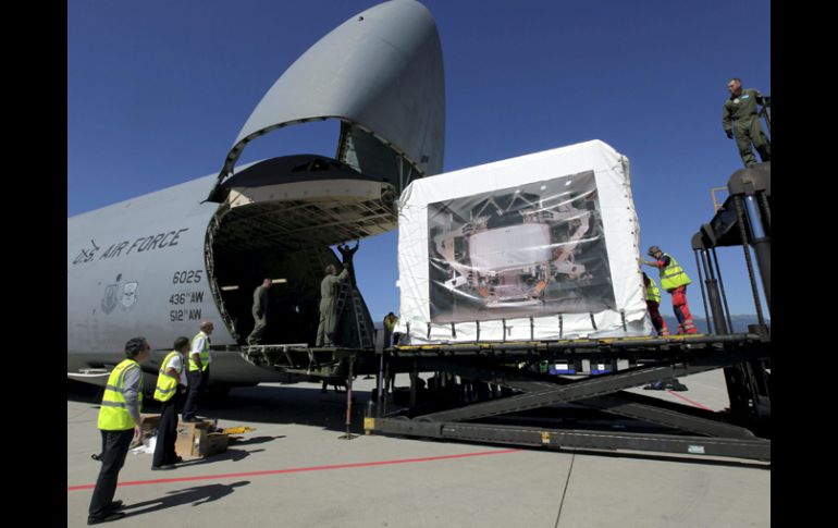 Los científicos del CERN pidieron ayuda a la Fuerza Aérea debido a que el dispositivo no cabía en un jet 747. EFE  /