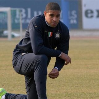 Adriano podría ser baja un mes