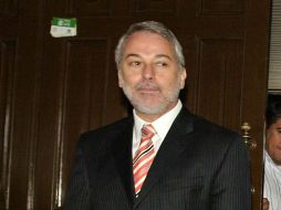 El gobernador  el día de ayer entregó a la UdeG un cheque por 100 millones de pesos. ESPECIAL  /