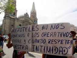 Alrededor de 50 trabajadoras sexuales se manifestaron ayer en la Presidencia Municipal de Guadalajara. A. GARCÍA  /
