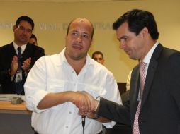 Enrique Alfaro (izquierda) y Diego Monraz estuvieron presentes en la inauguración de l nuevo módulo de Tlajomulco. ESPECIAL  /