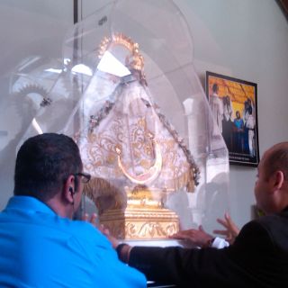 Instalan exposición con retraso en el Congreso