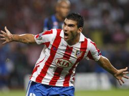 El jugador del Atlético de Madrid, José Antonio Reyes celebra tras anotar el primer gol contra el Inter de Milán. AP  /