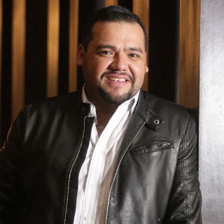 Benito Santos, diseñador de una Miss Universo