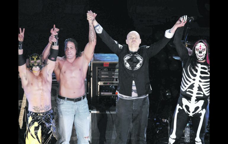 Billy Corgan, líder de The Smashing Pumpkins, quiso que su participación en el MTV World Stage México fuera diferente, y lo logró. AP  /