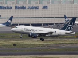 Las aerolíneas de Mexicana suspenderán todos sus vuelos a partir del  mediodía del sábado a causa de su crisis financiera. AP  /