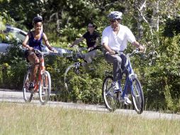 Lejos de las movilizaciones en Washington, el presidente Obama disfruta de las vacaciones en un bosque de Massachusetts. EFE  /