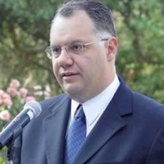 Destacan falta de edad límite para que los médicos se retiren