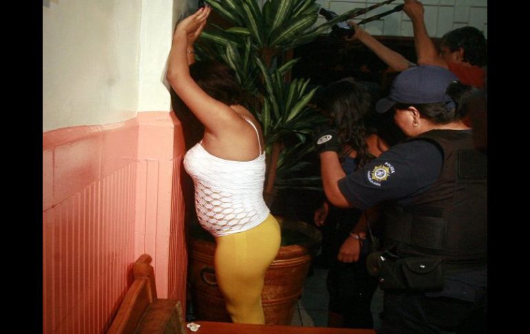 Lo que las mujeres no sabían era que estaban sellando su encarcelamiento. ARCHIVO  /