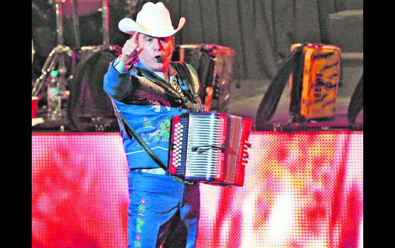 El líder de Los Tigres del Norte, Jorge Hernández, asegura que con el tiempo los latinos en Estados Unidos serán respetados.S.NÚÑEZ  /