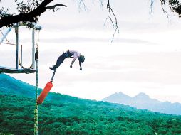 Cerca de la cascada Cola de Caballo, en Monterrey, se levantó el bungee más alto de México.ESPECIAL  /