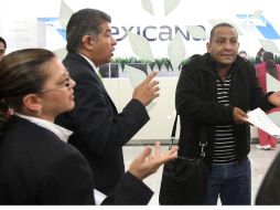 Clientes de Mexicana de Aviación muestran su inconformidad ante la suspensión indefinida del servicio. EL UNIVERSAL  /