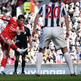 Torres da la victoria al Liverpool