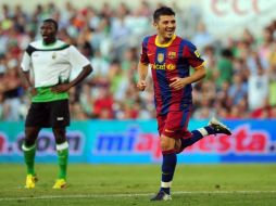 Foto de acción de David Villa festejando su primer gol con el Barcelona. AFP  /