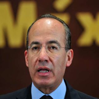 Presidente salvadoreño pide reunión con Calderón