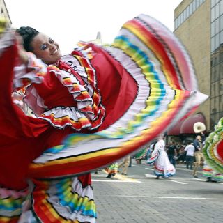 El folclor y la tradición se vivieron en el desfile del Mariachi y la Charrería