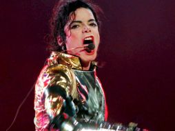 El cuerpo de Michael Jackson podría ser desenterrado según la estrategia de los abogados de Murray. AP  /