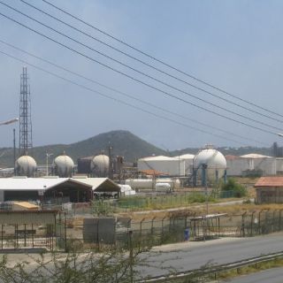La refinería de Isla de Curacao retoma producción: sindicato