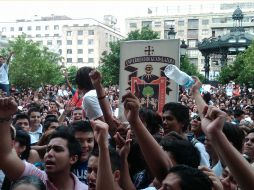 Aspecto de la manifestación de estudiantes de las prepas 2 y 3 de la UdeG, a las afueras de Palacio de Gobierno. R. ZAPATA  /