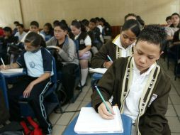 Alrededor de 13 escuelas en la ZMG condicionaron el acceso del estudiante en tanto no cubrieran la cuota voluntaria. ARCHIVO  /